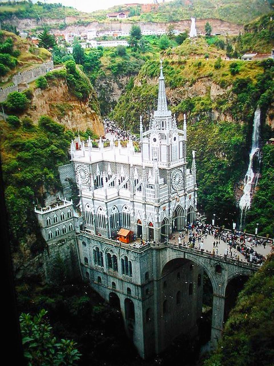 Las Fotos Mas Alucinantes: santuario de las lajas, Colombia