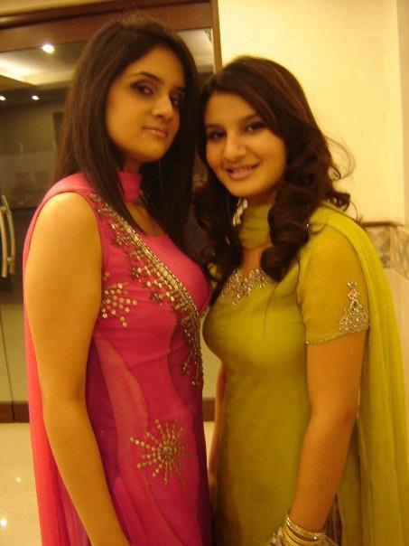 Sexy Pakistani Aunty Watch Tv And Show