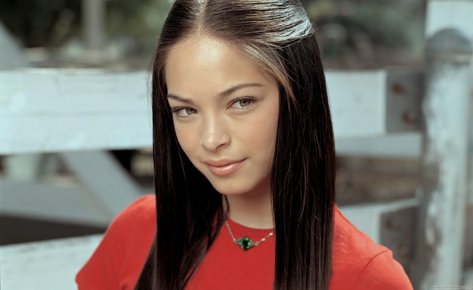 http://2.bp.blogspot.com/-nNIJA4NwAlg/Ts5k3vBnPsI/AAAAAAAAK3o/IKD709BgzR8/s1600/kristin_kreuk_wallpaper-1600x1200.jpg