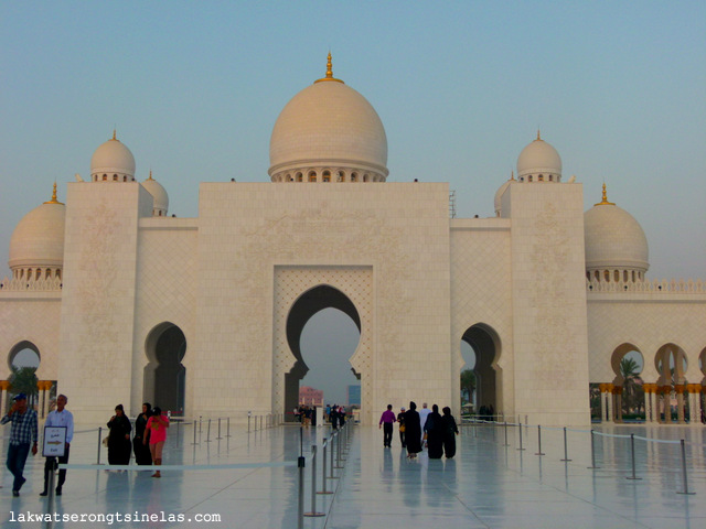 ABU DHABI, UAE | SHEIKH ZAYED GRAND MOSQUE ABU DHABI, UAE | SHEIKH ZAYED GRAND MOSQUE