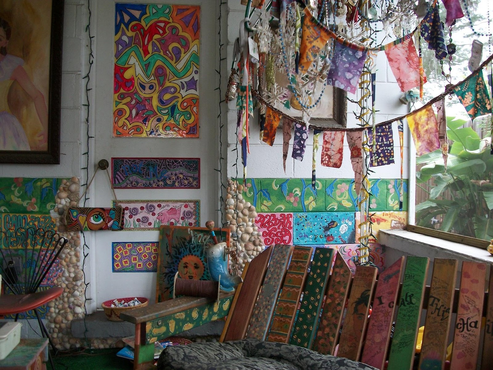 Http://thehippieparade.blogspot.com/ love the wood hippie art ...