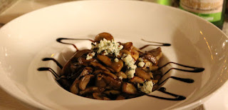 Starter - Mushrooms with crumbled blue cheese Starter - Mushrooms with crumbled blue cheese