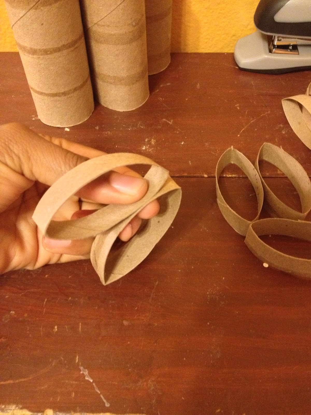 5 Minute DIY Making Flowers Out of Paper Towel Rolls