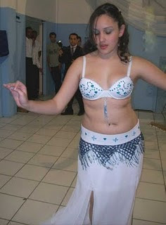 /AAAAAAAABGc/kxYi2lcQOWE/s400/Arab+Girls+Belly+Dance+Photos.jpg