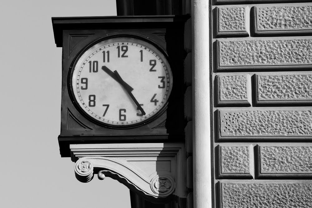 El reloj que marca las diez y veinticinco (Punto de Vista Editores)