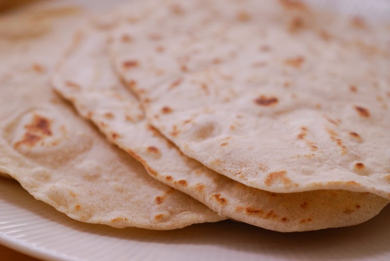 Eerst Koken Over zelfgemaakte tortilla wraps en gietijzeren pannen