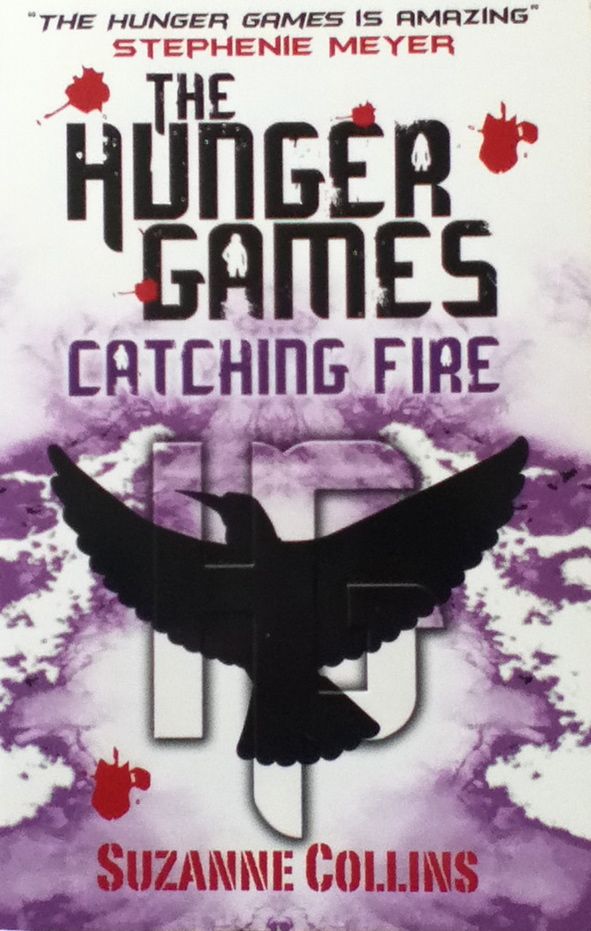 Bookshelf Catching Fire The Hunger Games (Suzanne Collins)
