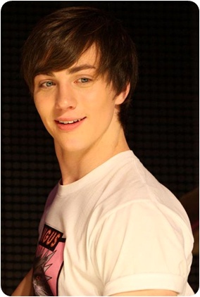 Aaron Johnson | Shirtless