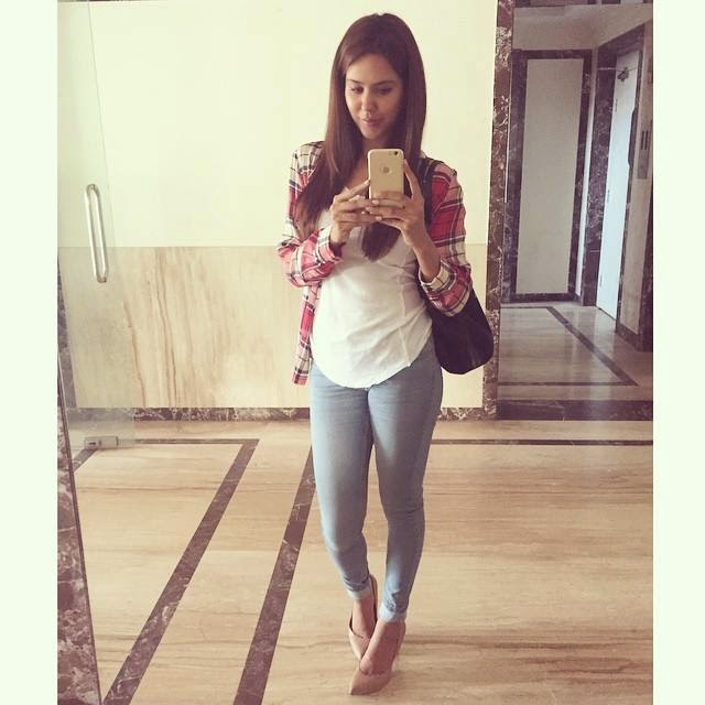 sonam bajwa swimsuit amazing look world sonam bajwa sexy images sonam bajwa swimsuit amazing look world sonam bajwa sexy images