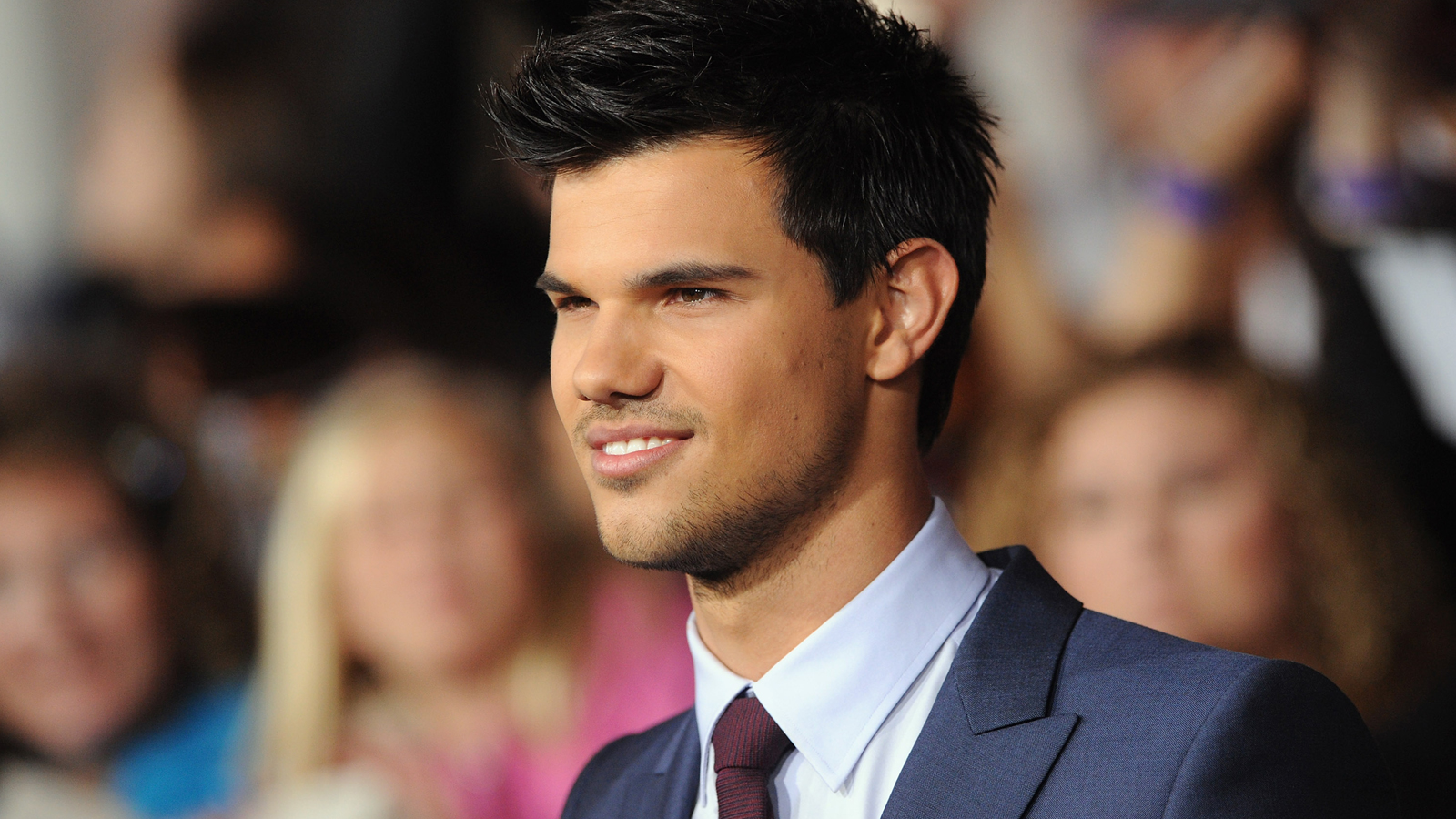 http://2.bp.blogspot.com/-nVZVKSB_qaA/TvHEYtiwUJI/AAAAAAAAHyY/7Wf9rUqwFl0/s1600/Taylor+Lautner++3.jpg