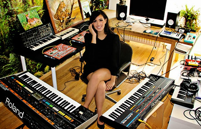 beautiful female djs 7