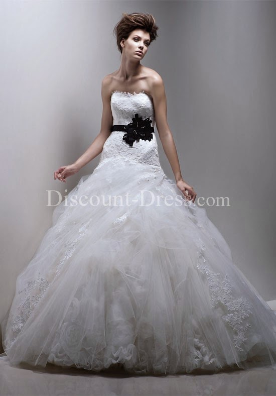 A-Line Sweetheart Tulle Lace Semi-Cathedral wedding Dress