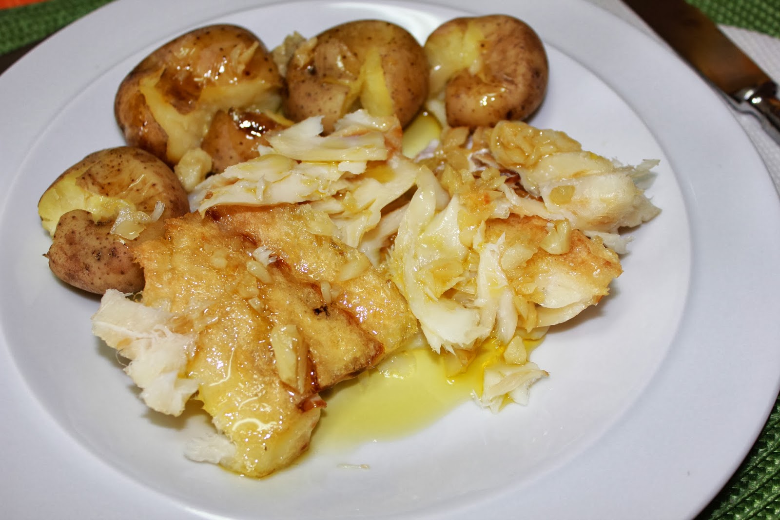 Mística de Sabores Bacalhau assado com batatas a murro
