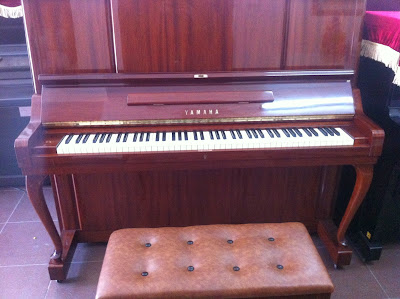 Yamaha upright W-106