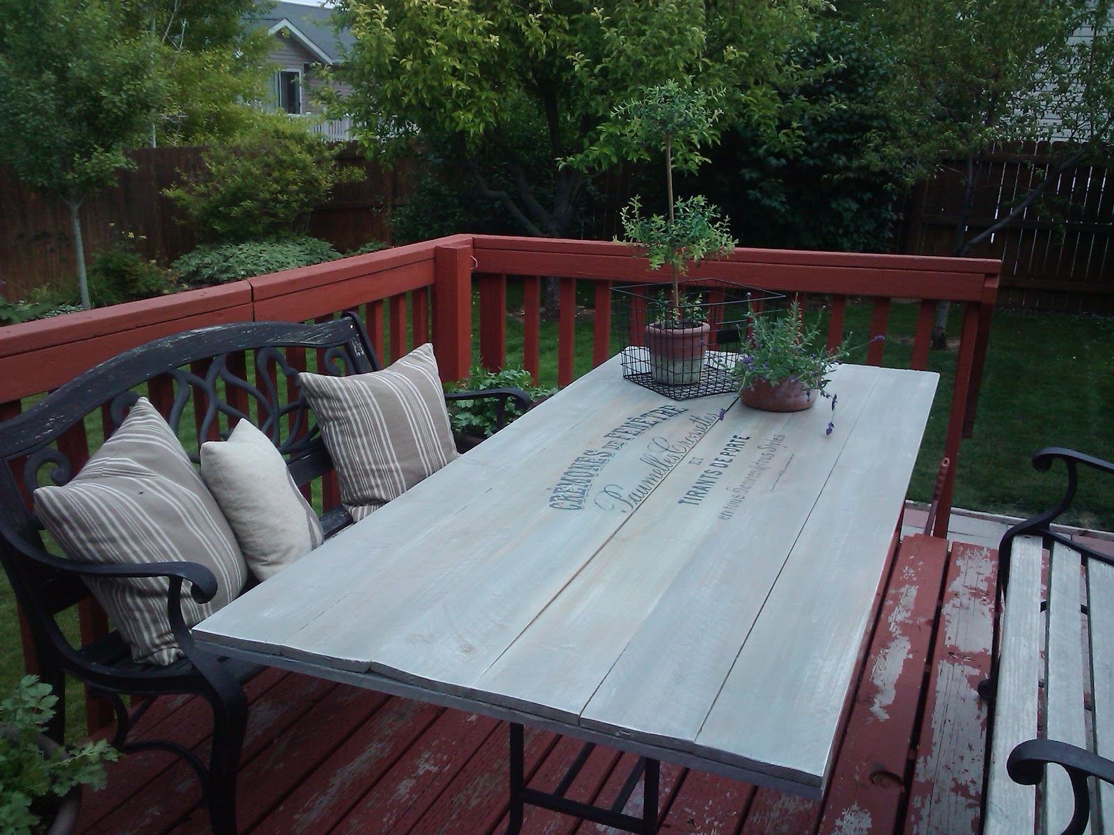 Right at Home {20 Patio Table Redo}