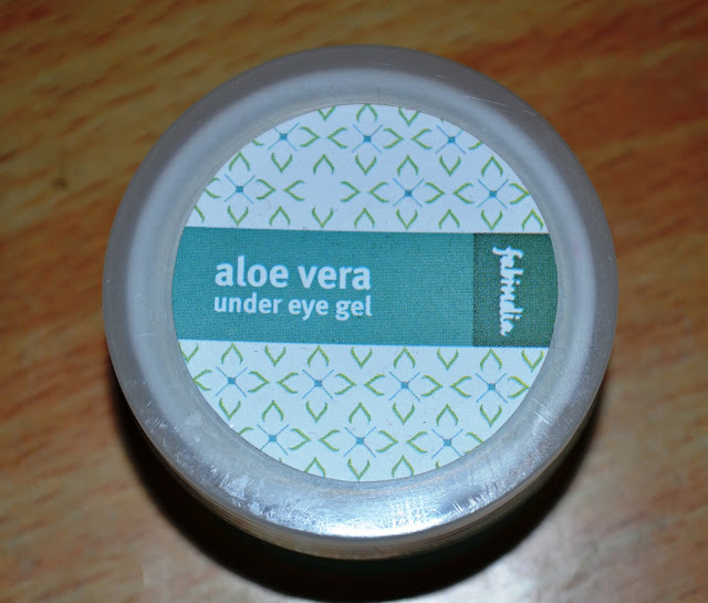 FabIndia Aloe Vera Under Eye Gel Review, Pictures and Swatches