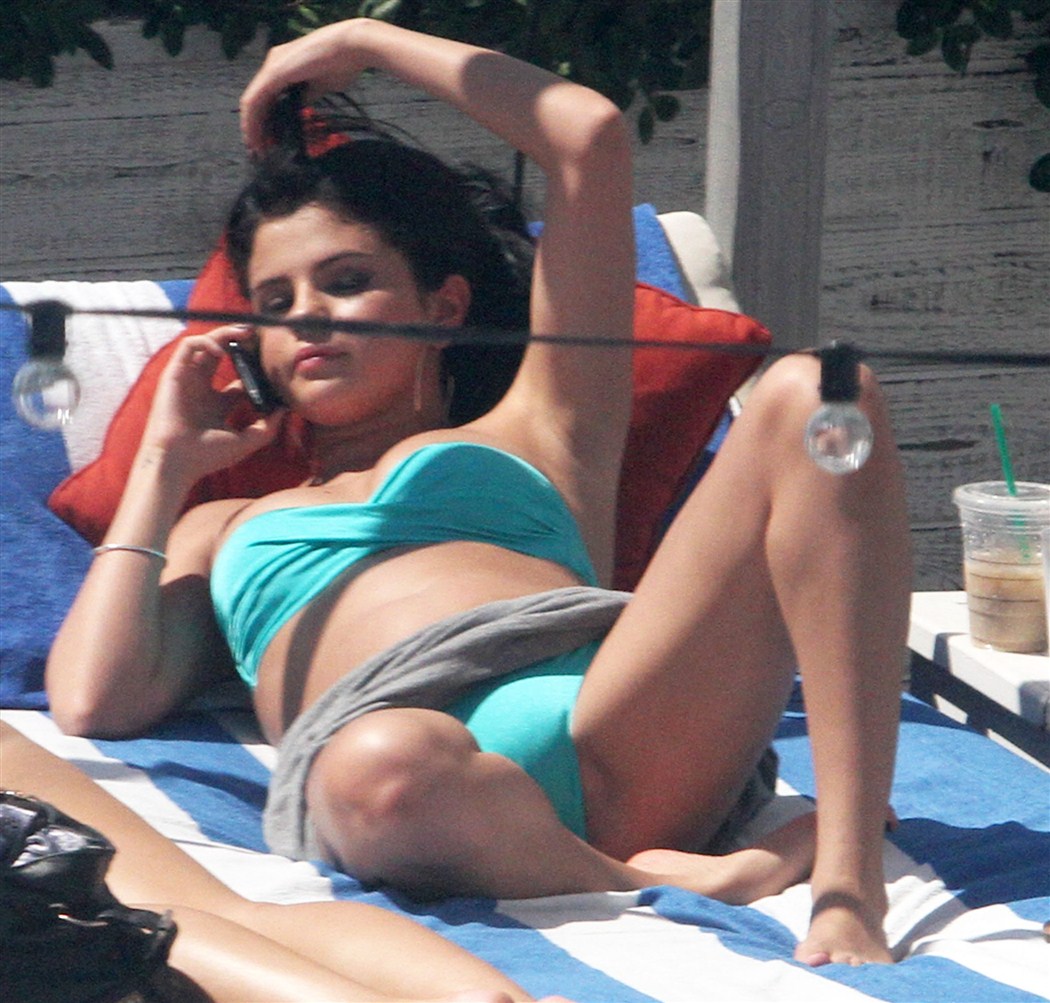 http://2.bp.blogspot.com/-nYt7PsH2e4M/UGYauMRBrxI/AAAAAAAAAl4/QJt8oQWE1OA/s1600/selena_gomez1.jpg