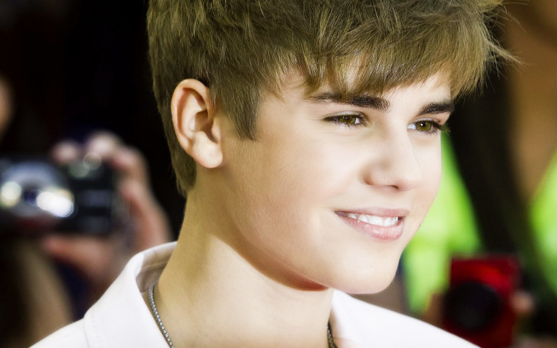 http://2.bp.blogspot.com/-nZ3_jwxdjTk/UQpX0SFLKYI/AAAAAAAABro/B8Y5Abn1-HU/s4000/justin-bieber-wallpapers-2013.jpg