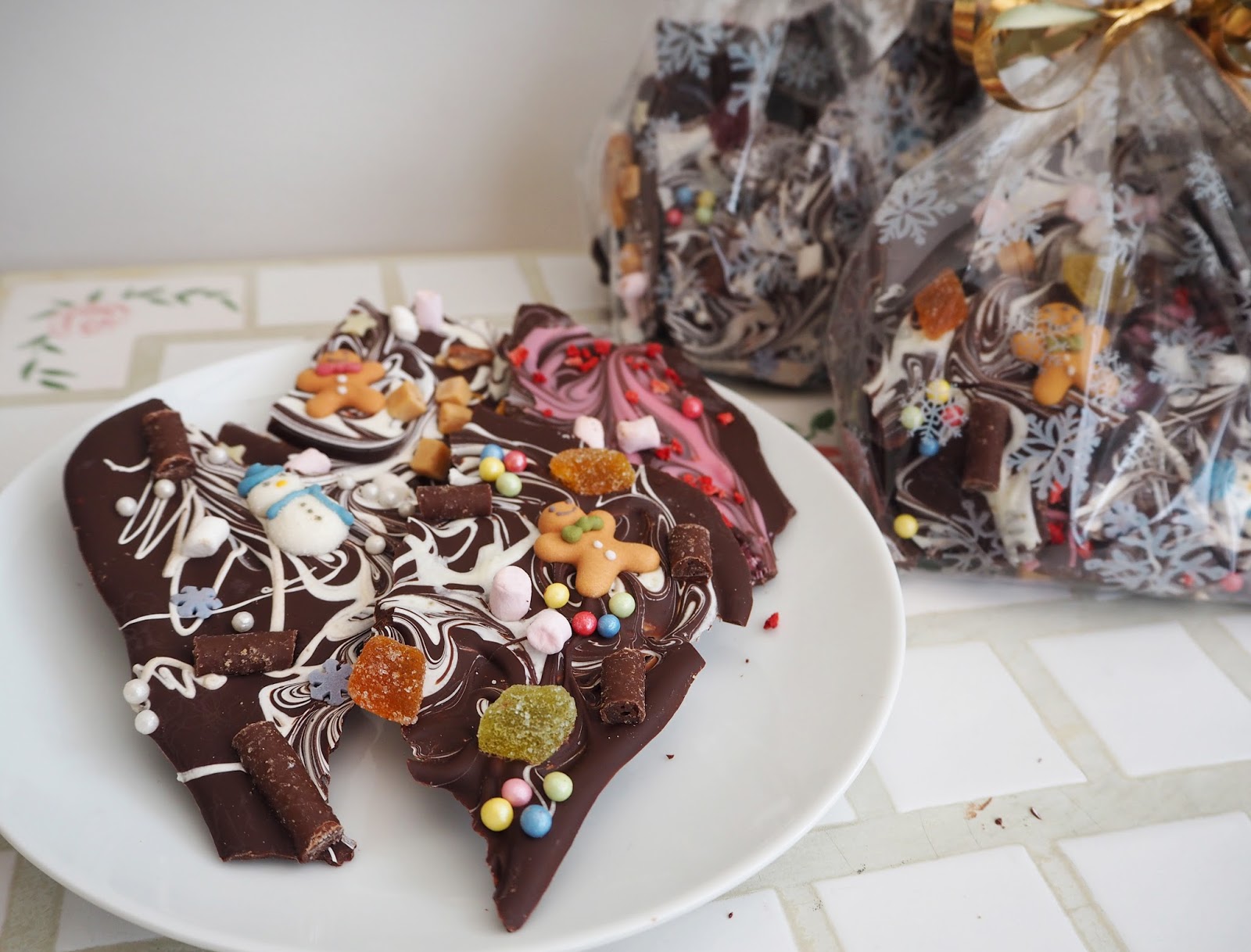 Homemade Christmas Gifts | How To Make: Chocolate Bark