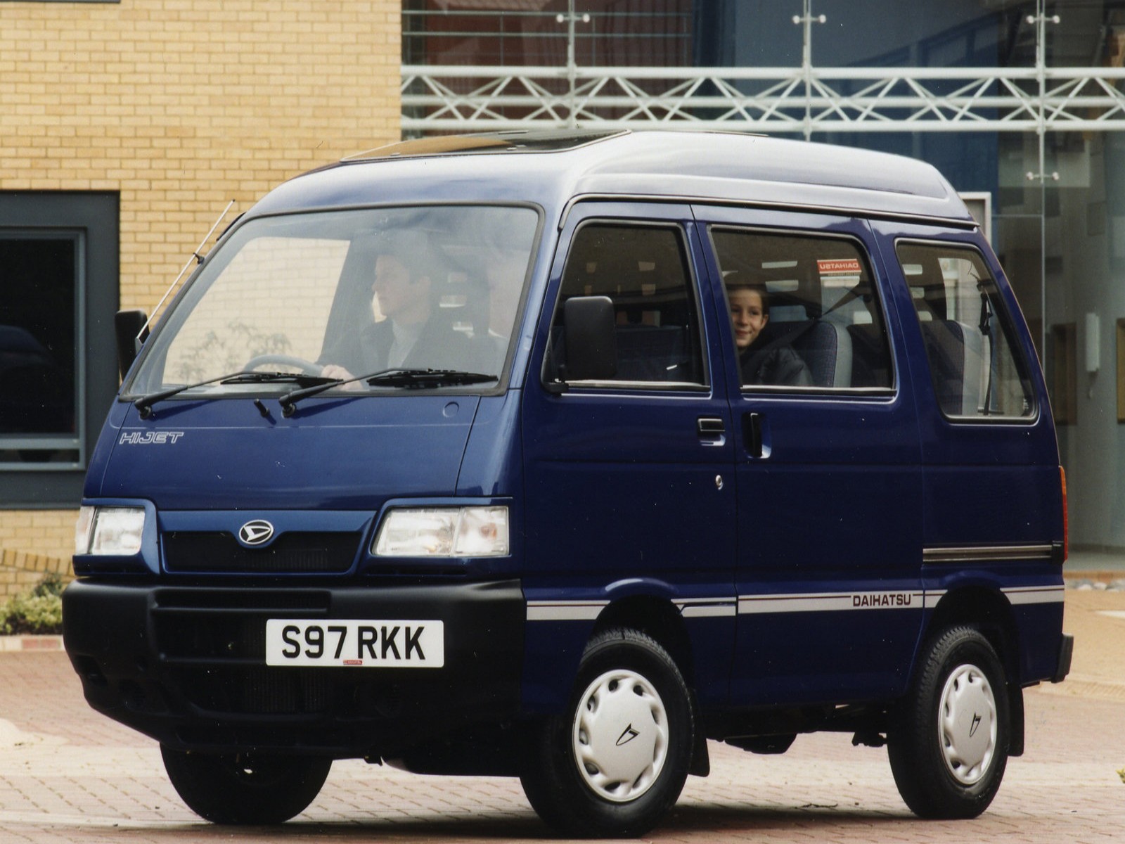 http://2.bp.blogspot.com/-nZW4_ne9KGc/TkAJAlt_oKI/AAAAAAAADo0/ddXJeQf_e5Q/s1600/Daihatsu+Hijet+1997+01.jpg