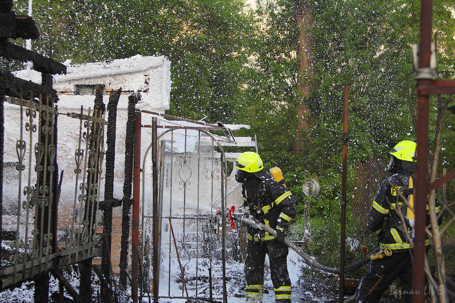 Bernau: Grosseinsatz der Feuerwehr - Bungalow Brand... 45 Bernau LIVE - Dein Stadtmagazin für Bernau bei Berlin