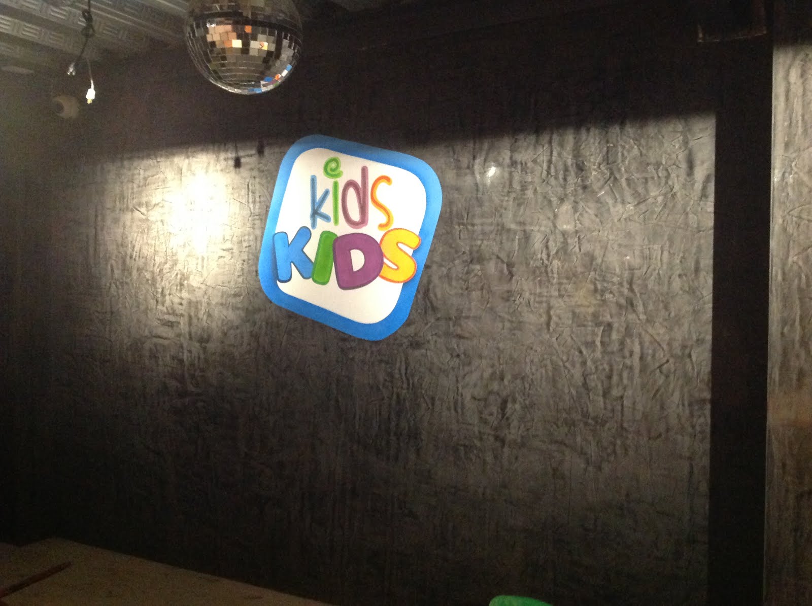 DECORACION SALON DE FIESTAS KIDS-KIDS