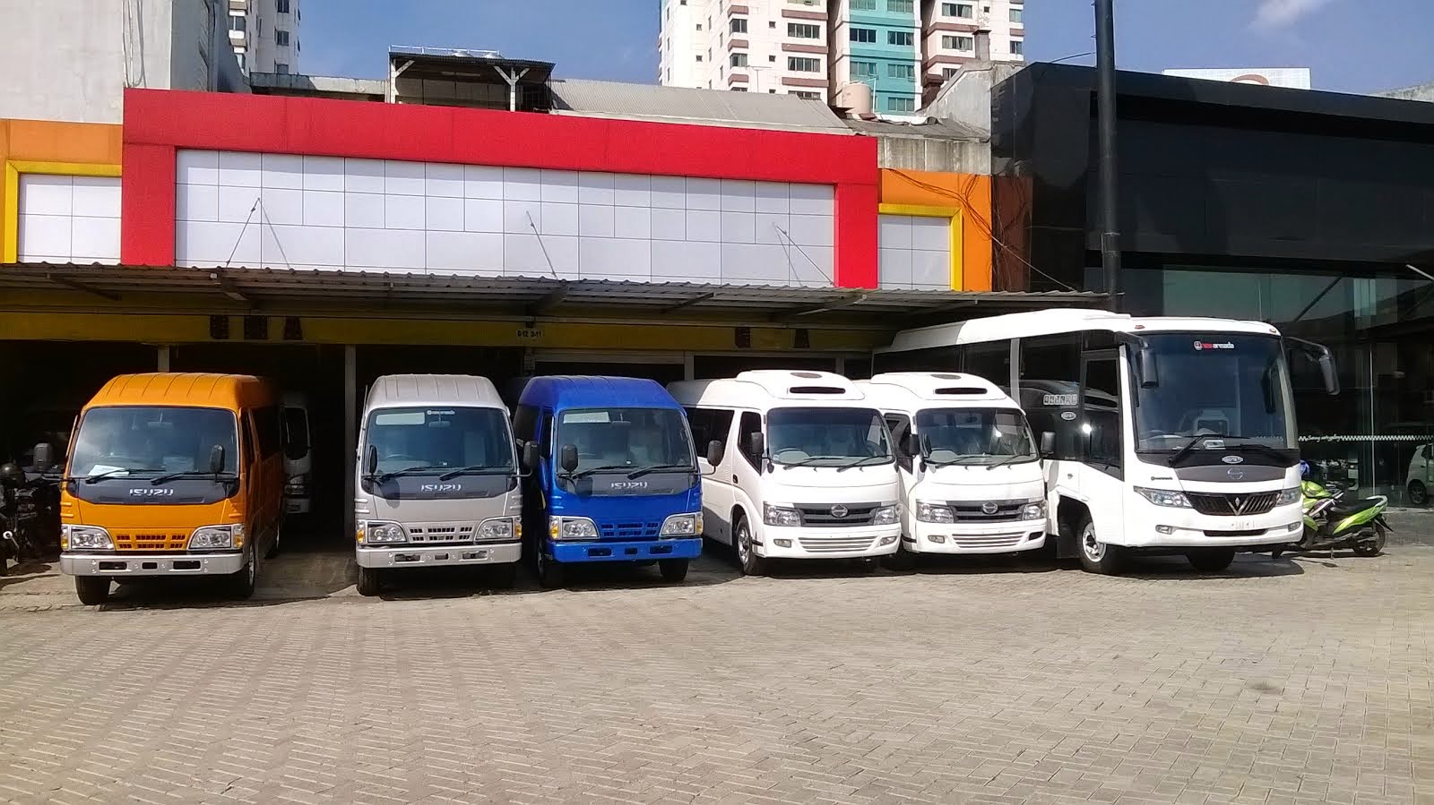 New Armada Micro Bus Ready Stock