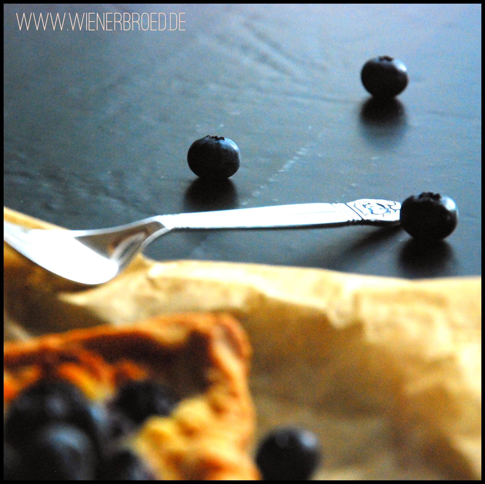 Blueberry marcipan tarte