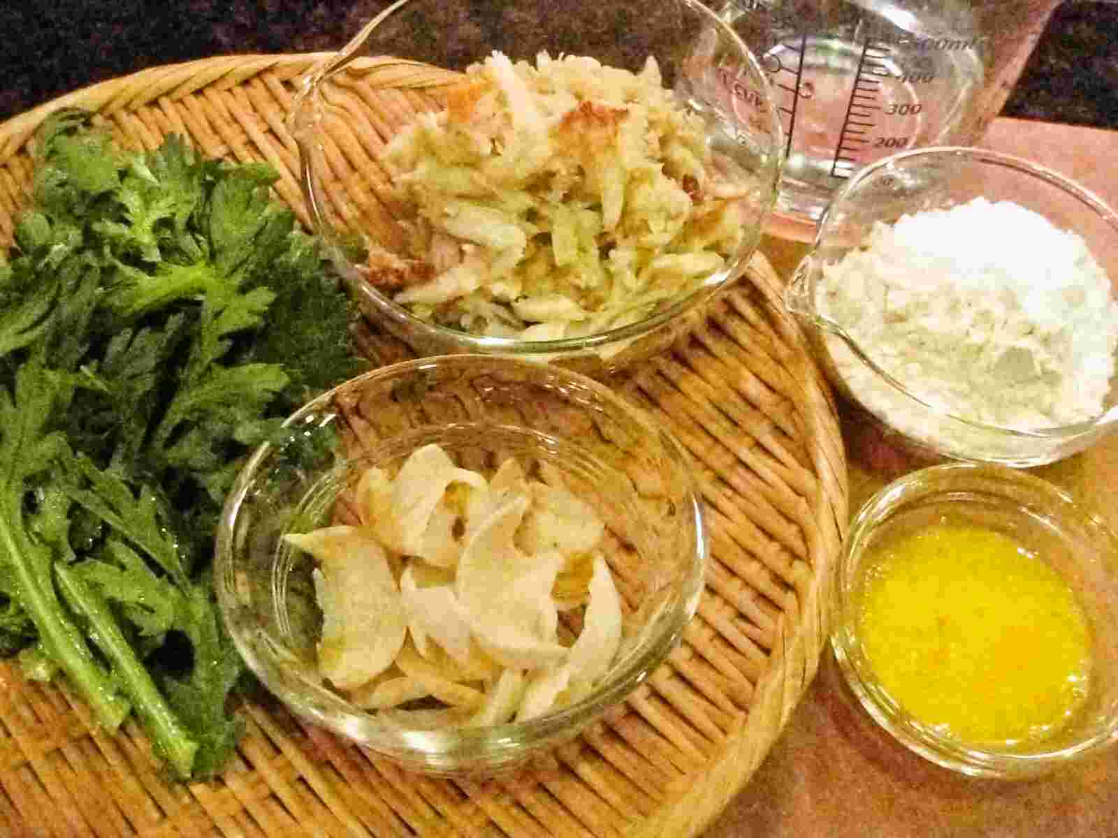 Recipes for Tom Kani, shungiku, yurine no kakiage / mixed tempura with