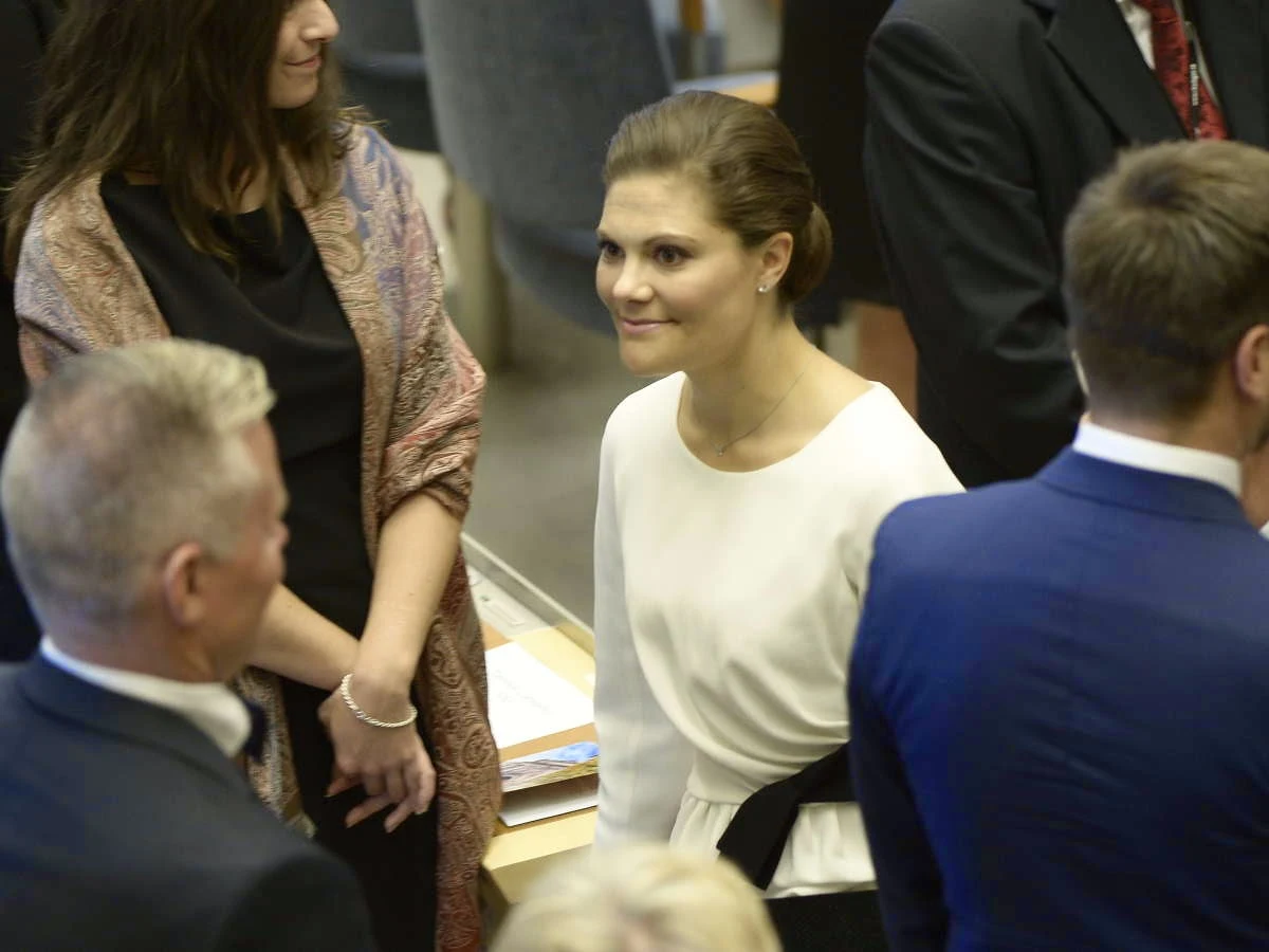 la Famille Royale a assisté à la Cérémonie au Parlement pendant laquelle le Roi a prononcé un discours.