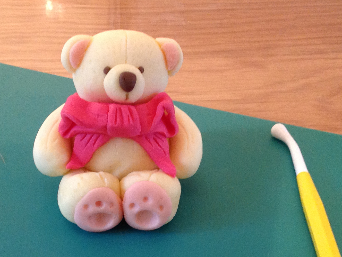 Delicious Designs by Jill Pryor Sugar paste bear TUTORIAL