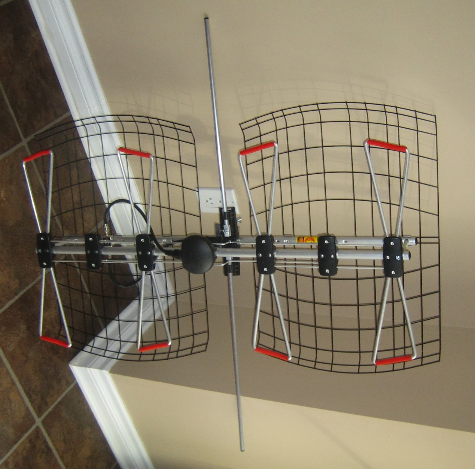 Average Joe Consumer Product Reviews Antennas Direct DB4e gets a Boost From the Clearstream VHF