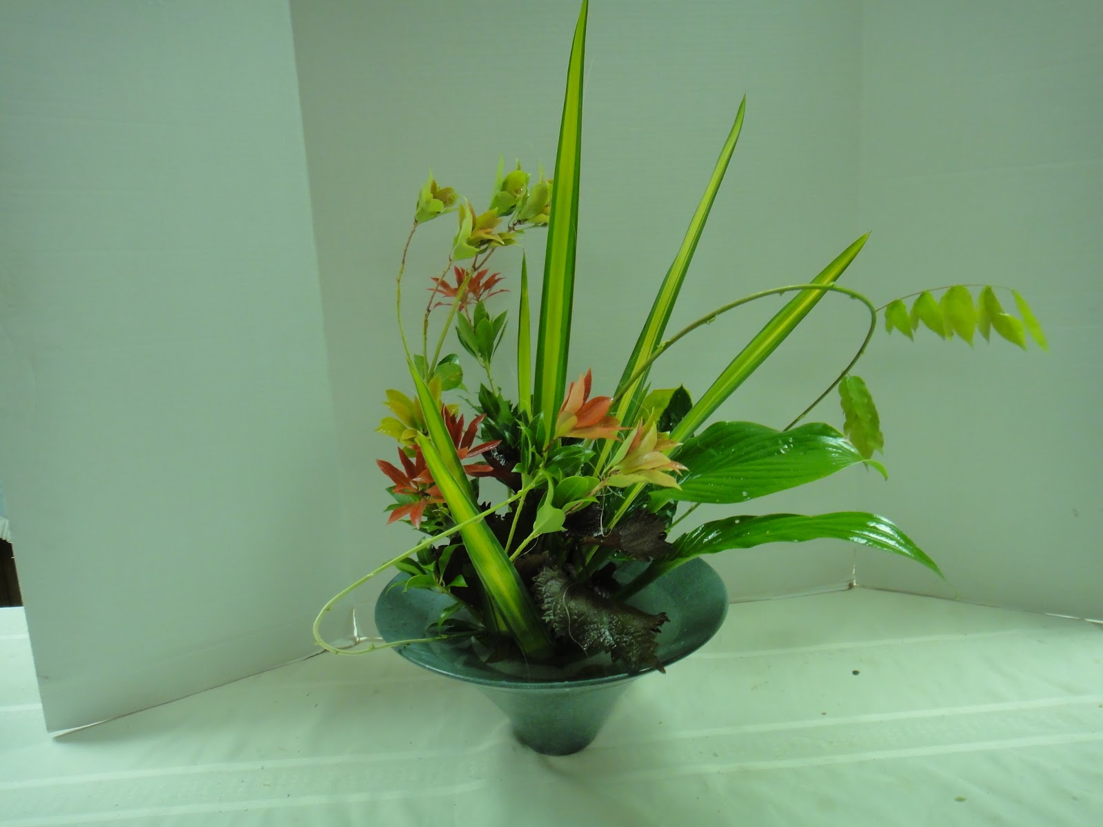 Flowers,Ikebana and I With leaves only at lease five kind of leaves.