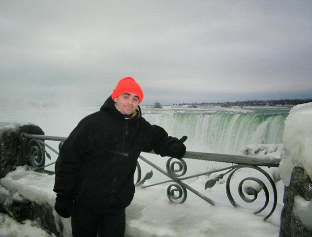 Pictured at Niagara Falls. The whole journey took him five years to complete. - A Big Thumbs Up. Traveller Hitchhikes 100,000 Miles Around The World Without Spending Any Money Pictured at Niagara Falls. The whole journey took him five years to complete. - A Big Thumbs Up. Traveller Hitchhikes 100,000 Miles Around The World Without Spending Any Money