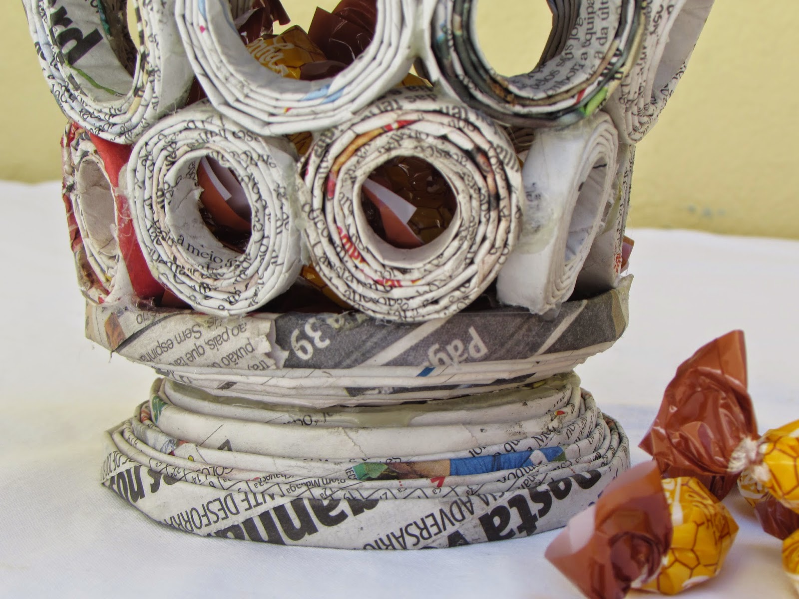 Shanti Free Bird BASKET MADE OUT OF NEWSPAPER DIY