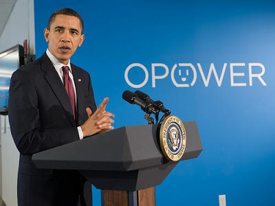 歐巴馬總統曾於2010年訪問 Opower，推崇該公司培訓綠色人才也幫美國提升能源效率。Opower這家公司與電力公司合作，幫助地方政府與民眾節電，它不僅研發軟體，更運用省電心理學來改變用戶用電習慣。(source: Opower)