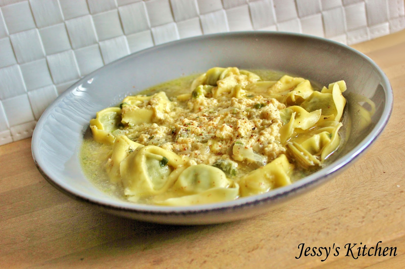 Jessy's Kitchen Bouillon italien tortelini et stracciatella