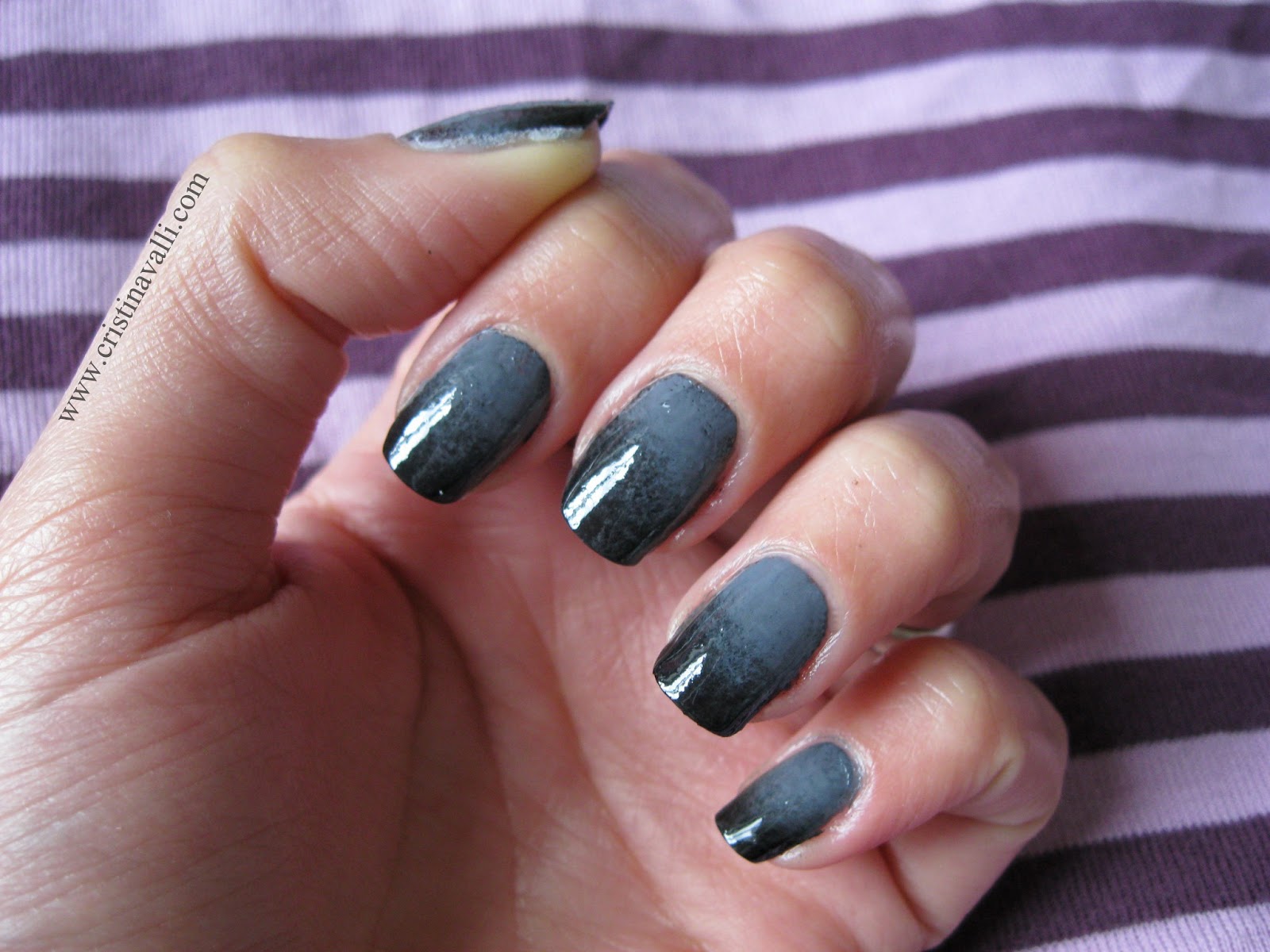 nail art nero e grigio
