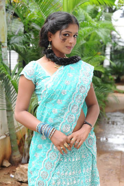 Anu-Sri-Photoshoot-at-Gopika-Movie-Opening