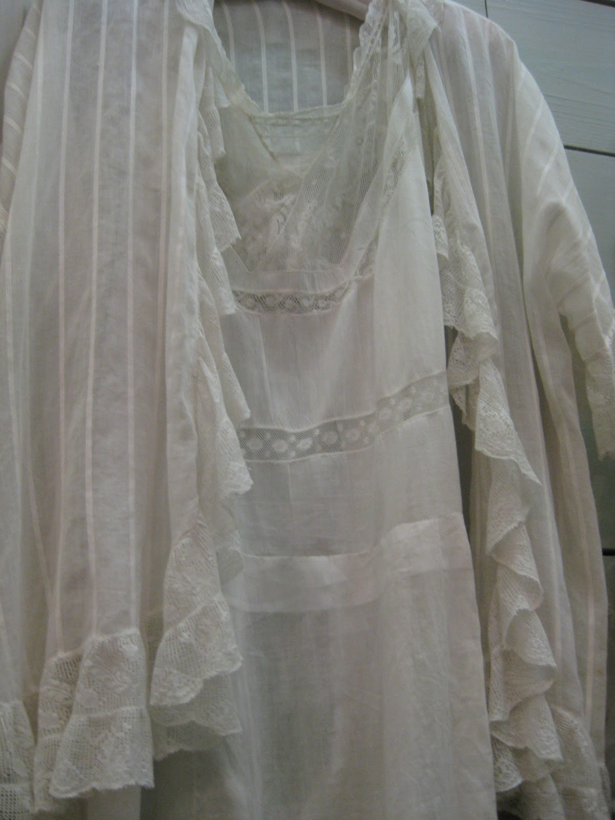 ANTIQUES IN OLD TOWN Linen's and Lace....