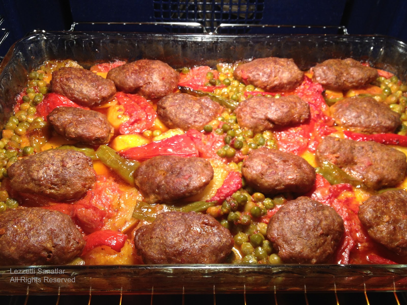 Lezzetli Sanatlar FIRINDA SEBZELİ KÖFTE