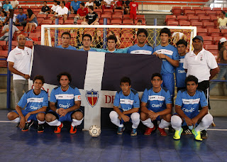 INDIVISA MANENT EL EQUIPO DE FUTBOL DE LA SALLE EN LA MEDIA CANCHA