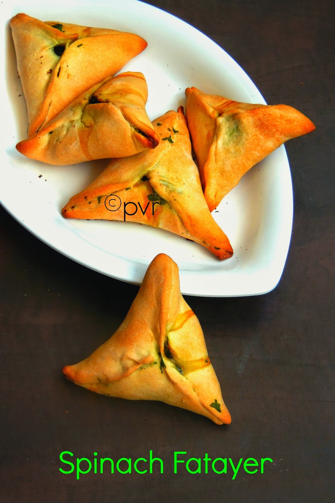 Priya's Versatile Recipes: Spinach Fatayer/Fatayer Sabanekh/Spinach ...