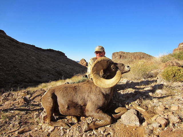 Desert+Bighorn+Sheep+Hunt+Photo+with+Claude+Warrens+Arizona+Super+Big+Game+Raffle+Sheep+with+Guides+Colburn+and+Scott+Outfitters+6.JPG