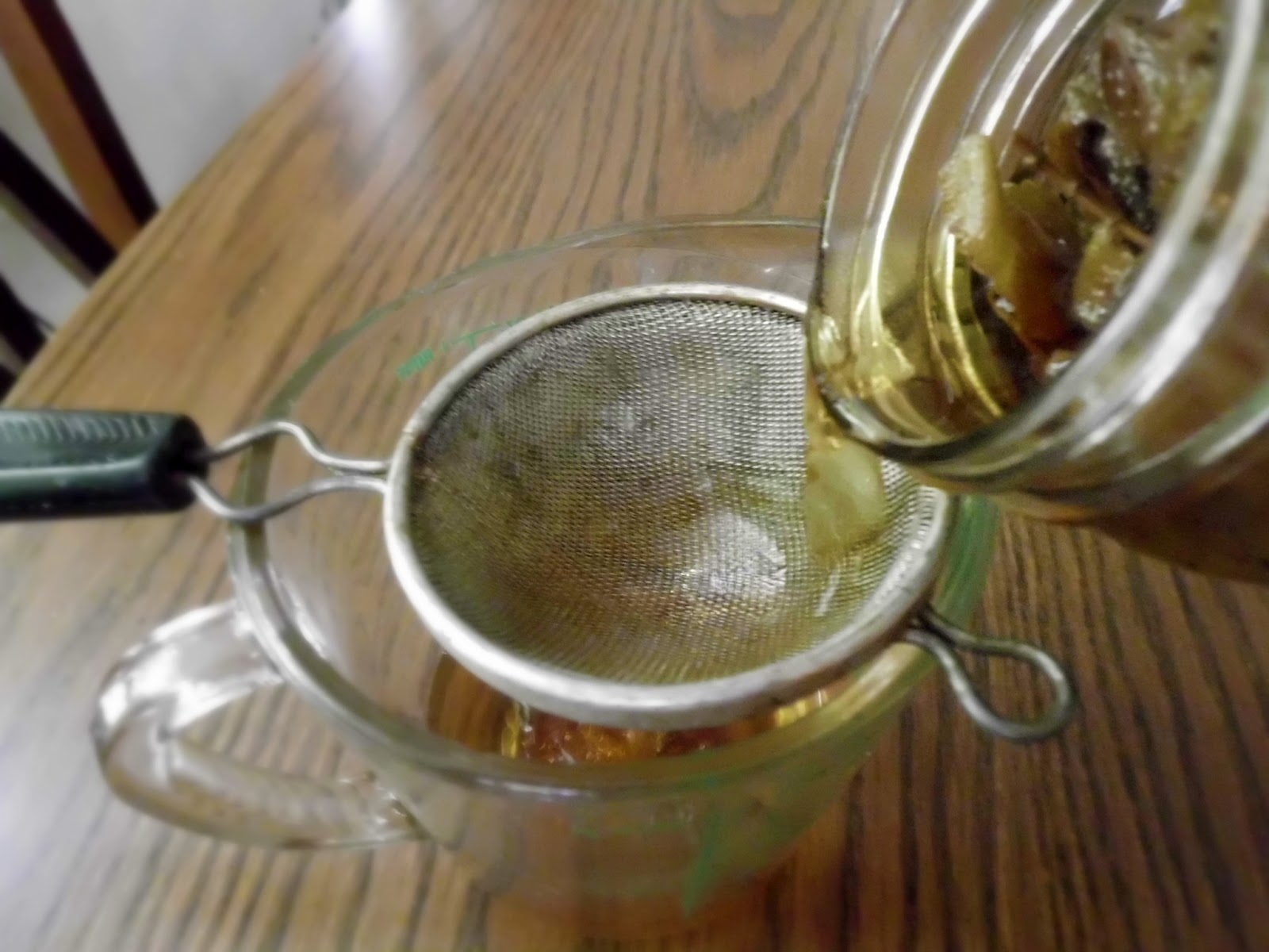 Livin' In The Green Making a Double Lemon Balm Tincture