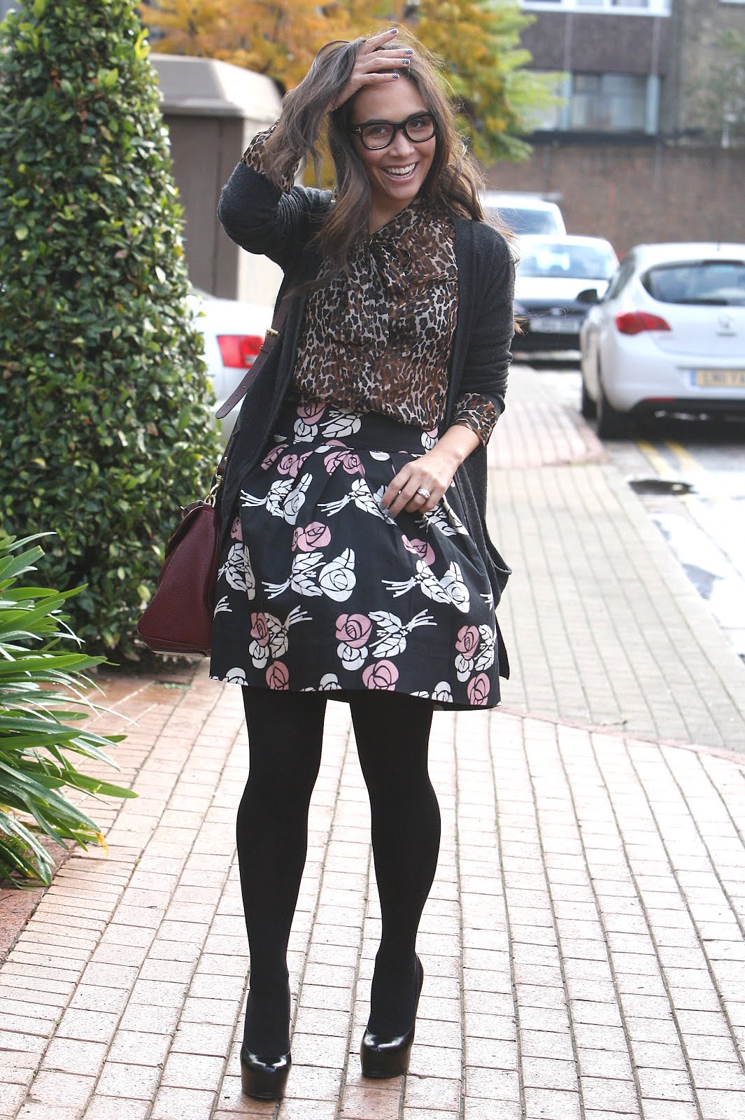 http://2.bp.blogspot.com/-noTaABmiU2M/TyvYFrZub_I/AAAAAAAAJKw/lH1iqr8lmjQ/s1600/sploogeblog_myleene_klass_leggy_pantyhose_candids_08.jpg
