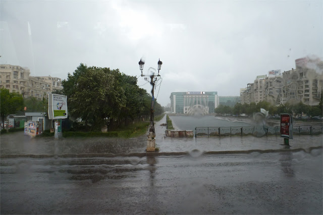 Que bonita es la lluvia cuando uno está a resguardo