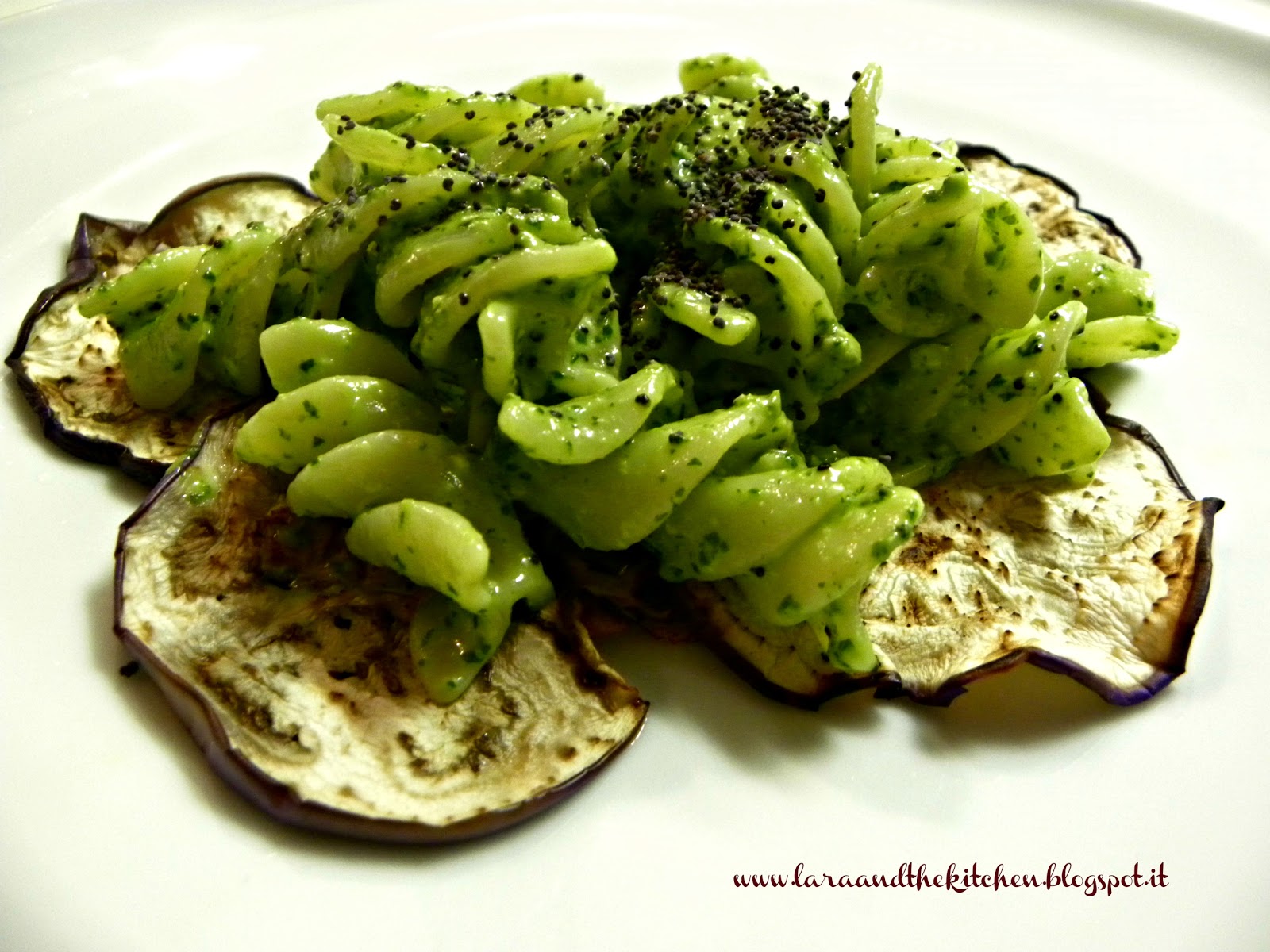 Lara&theKitchen FUSILLORO AL PESTO DI RUCOLA E MELANZANE GRIGLIATE