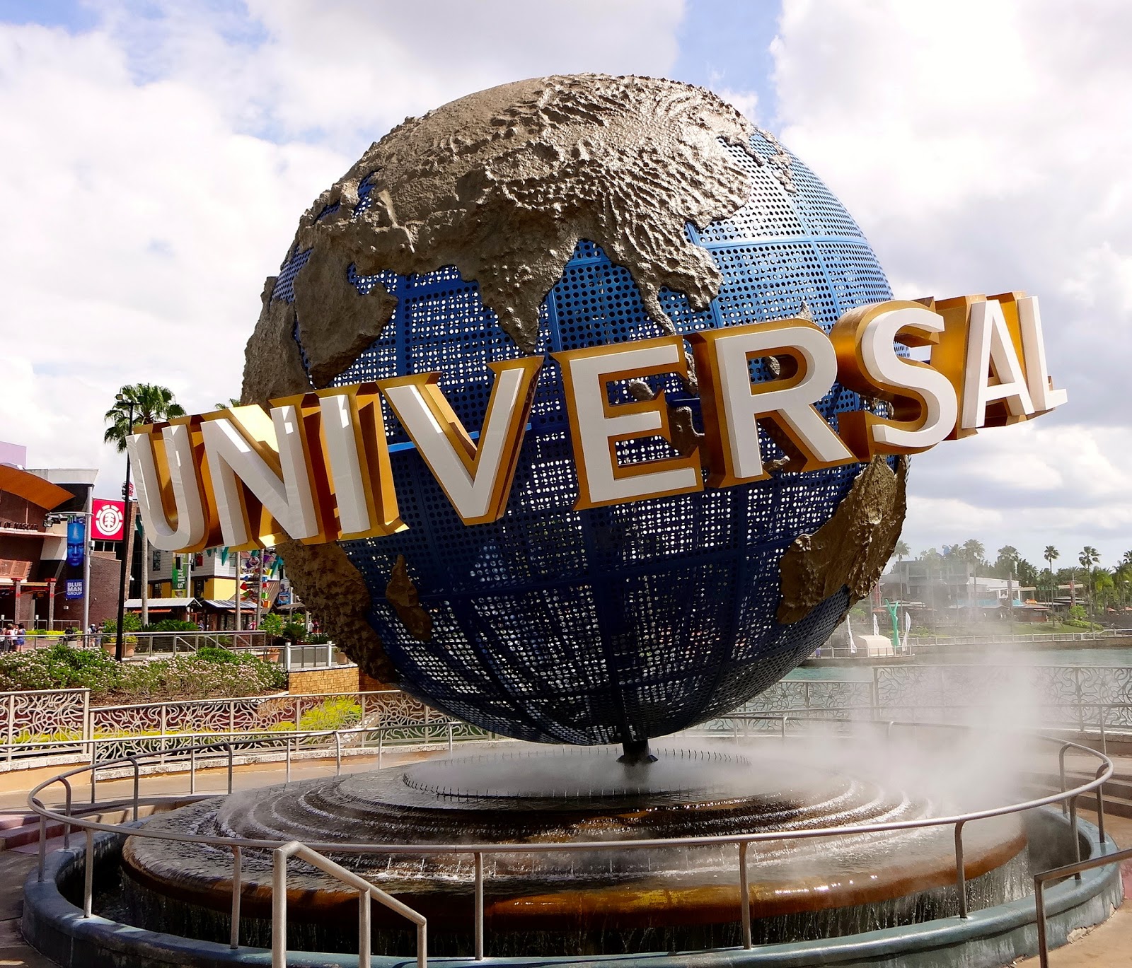 Disney World vs Universal Studios - Comparing Orlando's Theme Park