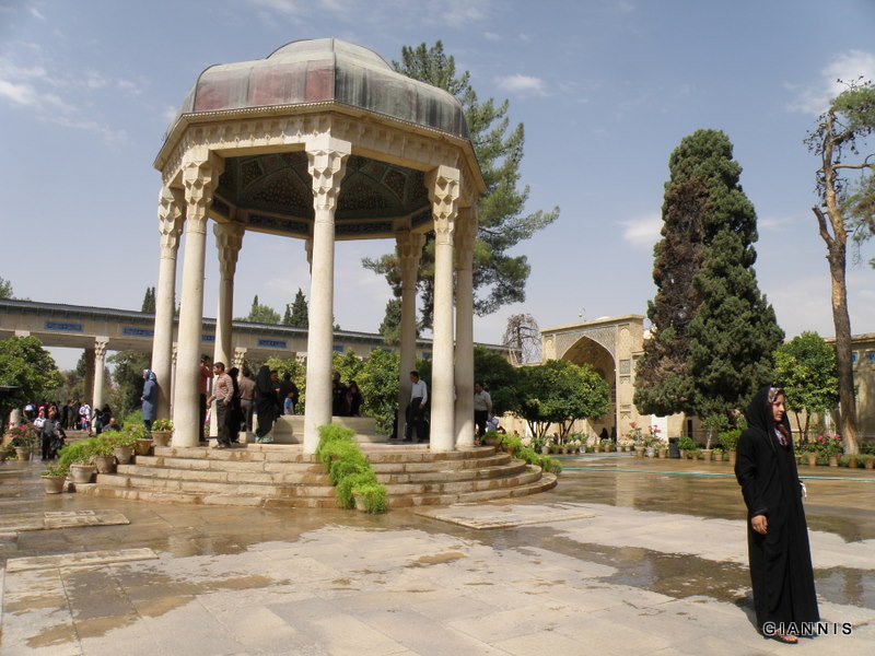 P8030404 Hafez‑tomb‑Shiraz.JPG